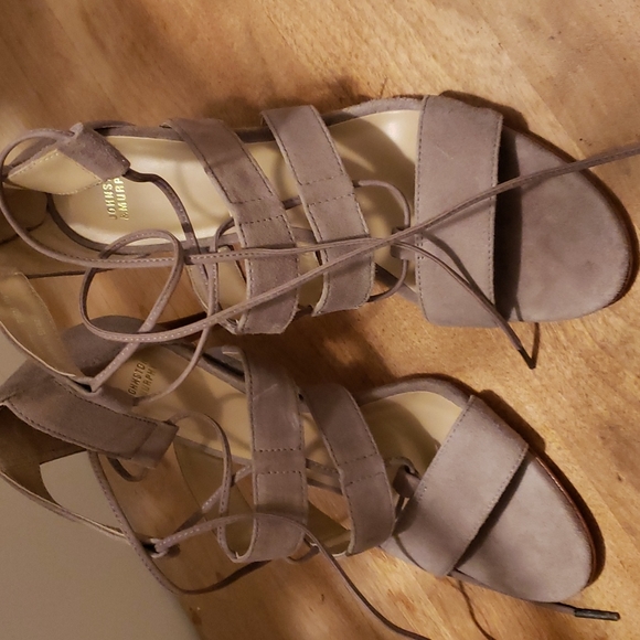 Shoes - Picture 1 of 4